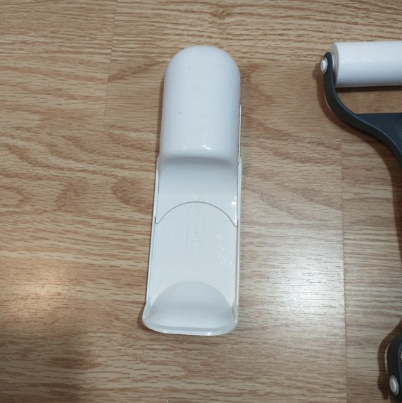 Pampered Chef Double Ended Bakers Pastry Roller, Adjustable Measuring Spoon - Picture 13 of 16